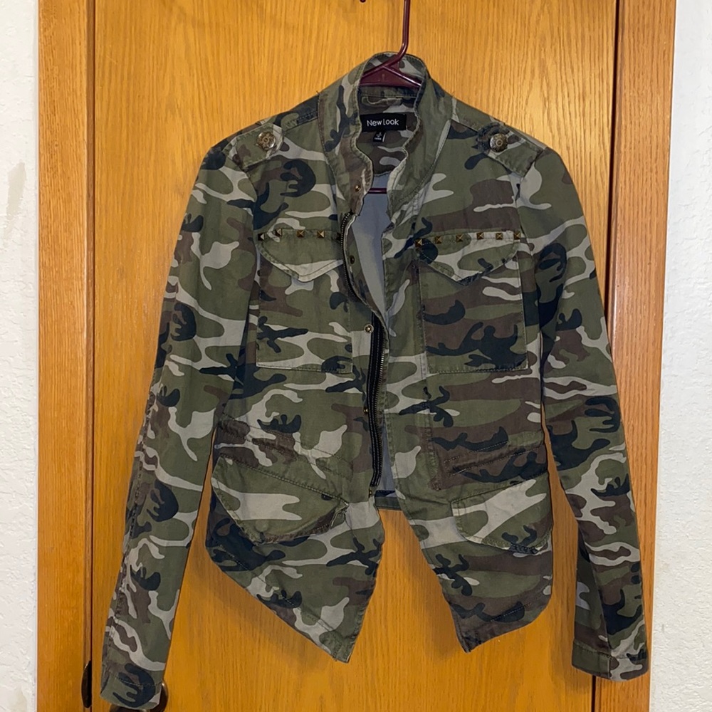 Women’s camo army green fashion jacket with gold stud and zipper details